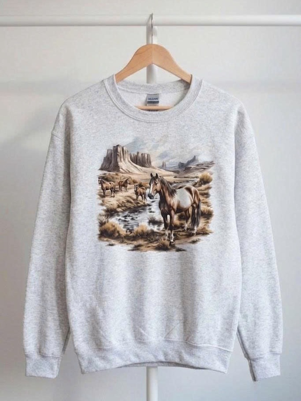 Vintage Western Horse Graphic Sweatshirt Desert Wild Mustang Crewneck